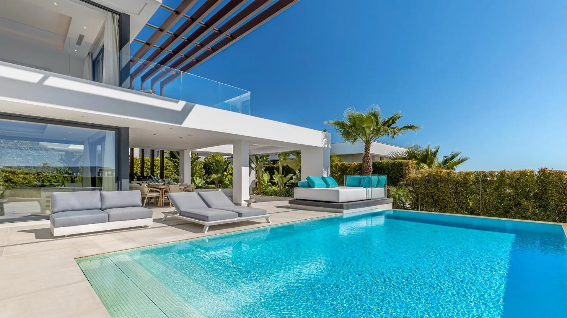 Vacation Marbella I Villa Martinica, Turquoise Heated Pool, Rooftop Hot Tub With Sea View, Cine Room, 5 Min To The Beach Estepona