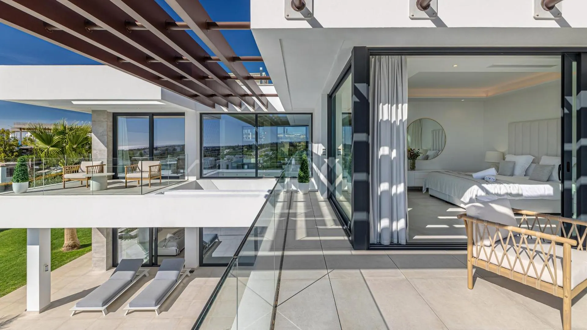 Vacation Marbella I Villa Martinica, Turquoise Heated Pool, Rooftop Hot Tub With Sea View, Cine Room, 5 Min To The Beach Estepona