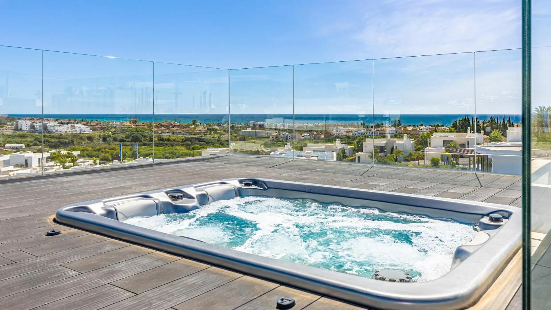 Vacation Marbella I Villa Martinica, Turquoise Heated Pool, Rooftop Hot Tub With Sea View, Cine Room, 5 Min To The Beach Estepona Spain