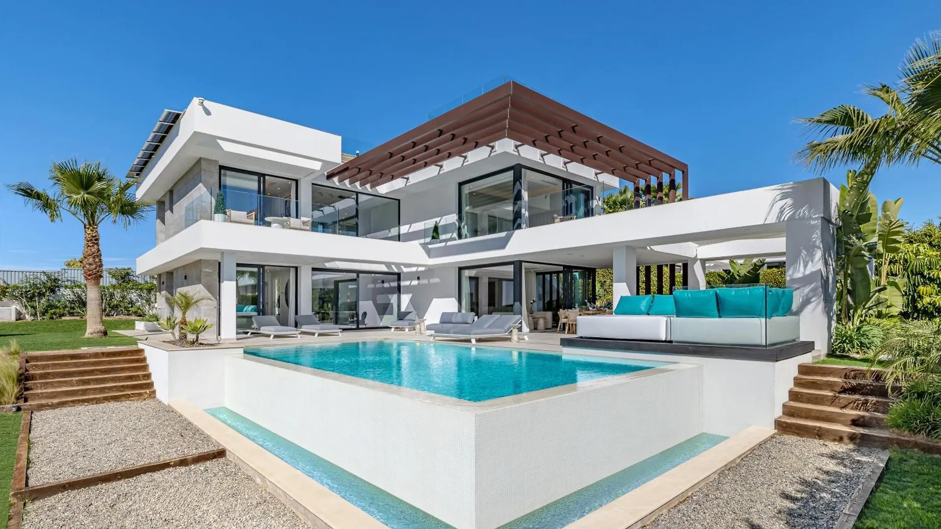 Vacation Marbella I Villa Martinica, Turquoise Heated Pool, Rooftop Hot Tub With Sea View, Cine Room, 5 Min To The Beach Estepona Spain