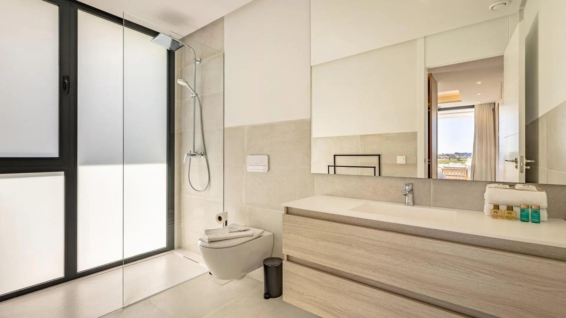 Vacation Marbella I Villa Martinica, Turquoise Heated Pool, Rooftop Hot Tub With Sea View, Cine Room, 5 Min To The Beach Estepona
