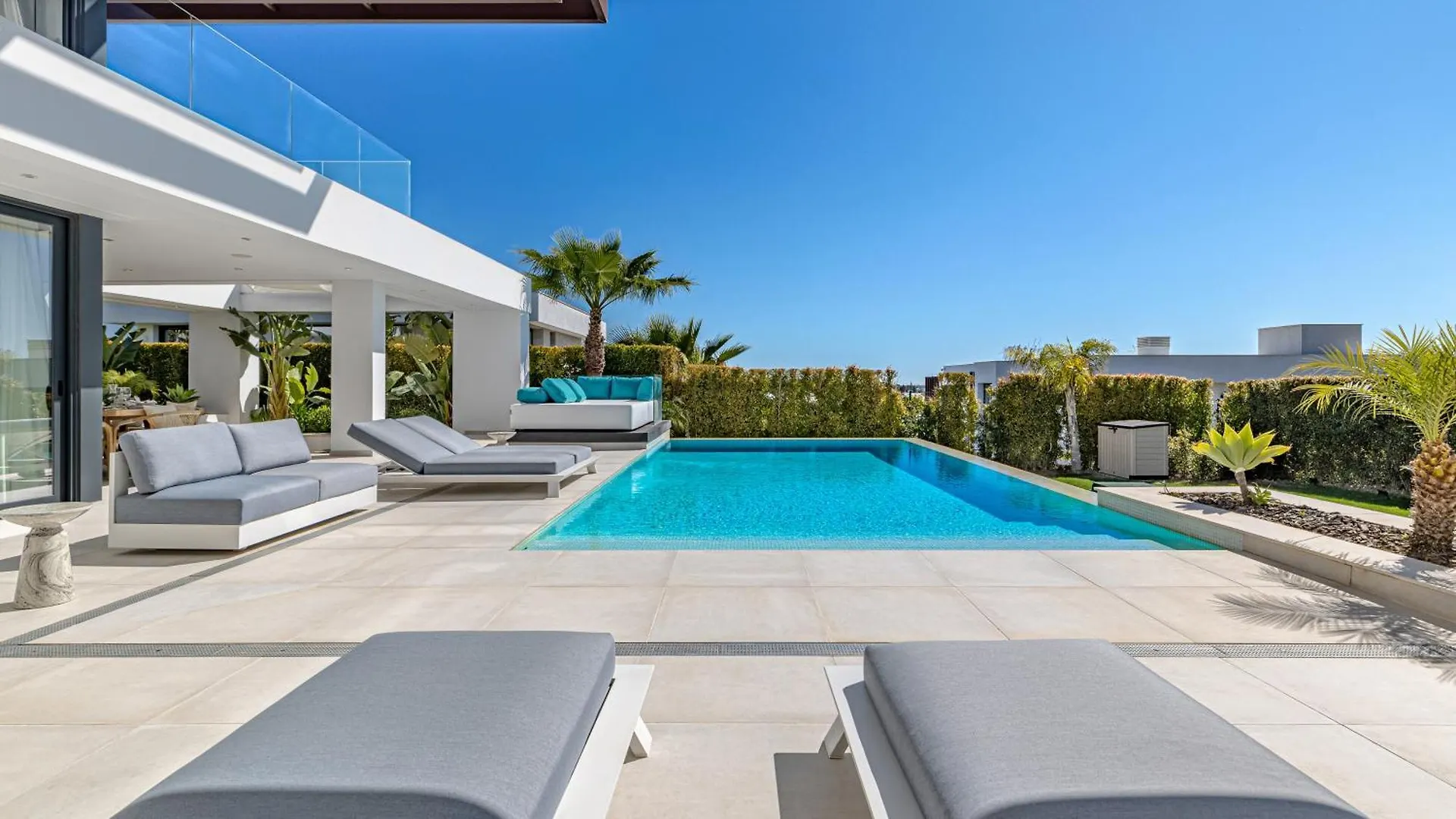 Vacation Marbella I Villa Martinica, Turquoise Heated Pool, Rooftop Hot Tub With Sea View, Cine Room, 5 Min To The Beach Estepona