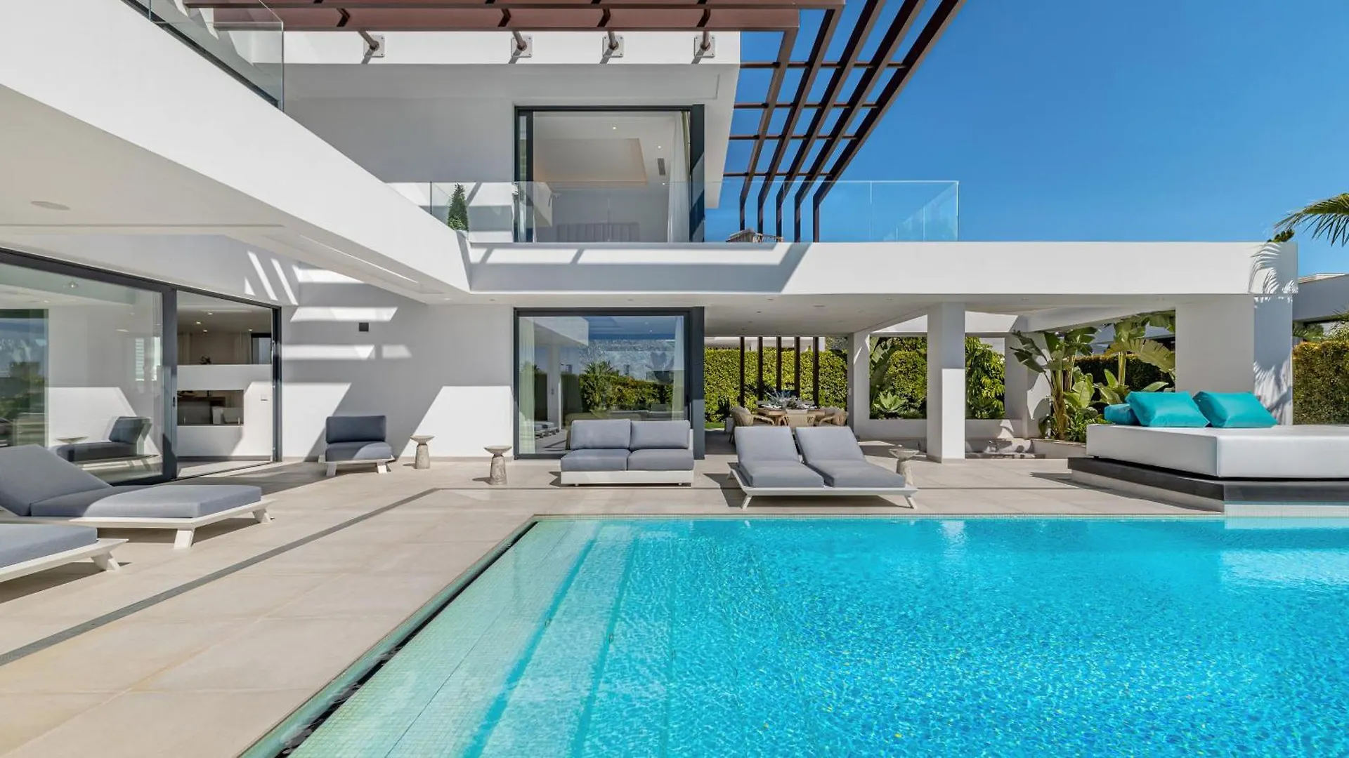 Vacation Marbella I Villa Martinica, Turquoise Heated Pool, Rooftop Hot Tub With Sea View, Cine Room, 5 Min To The Beach Estepona Spain